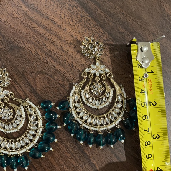 Light weight earrings - Picture 4 of 5